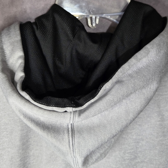 Tapout WWE Short Sleeve Gray/Black Short Sleeve Workout Hoodie Size M EUC - Picture 6 of 8